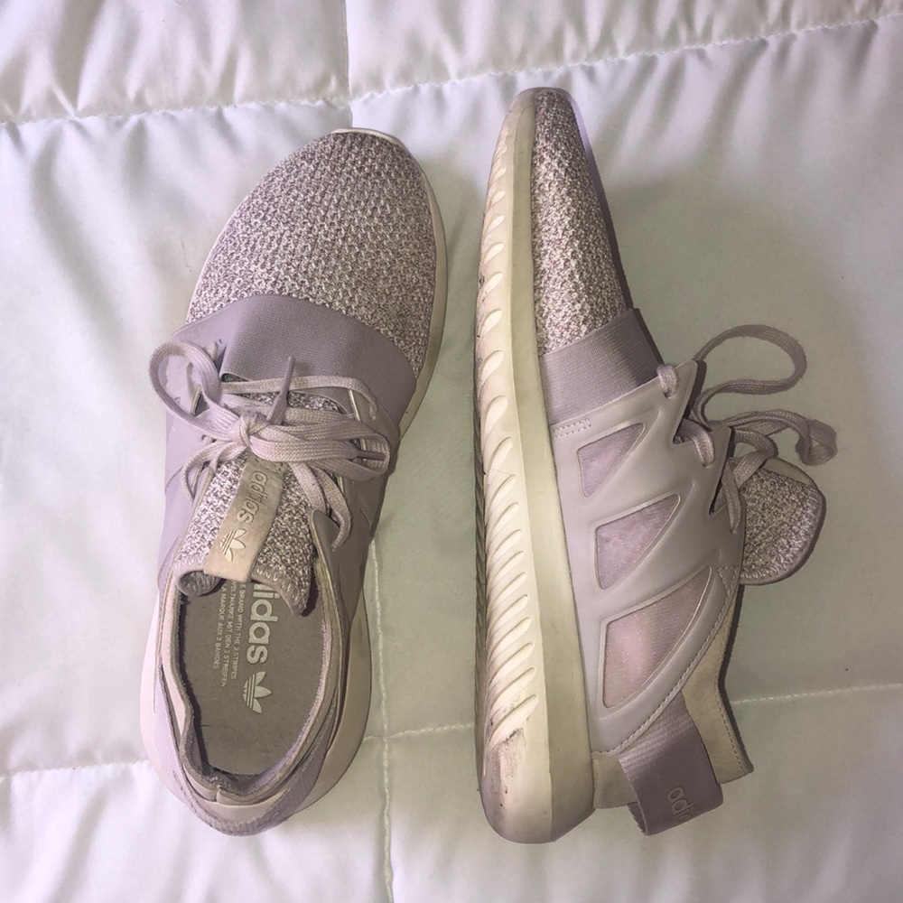 Adidas Women’s stylish tennis shoes